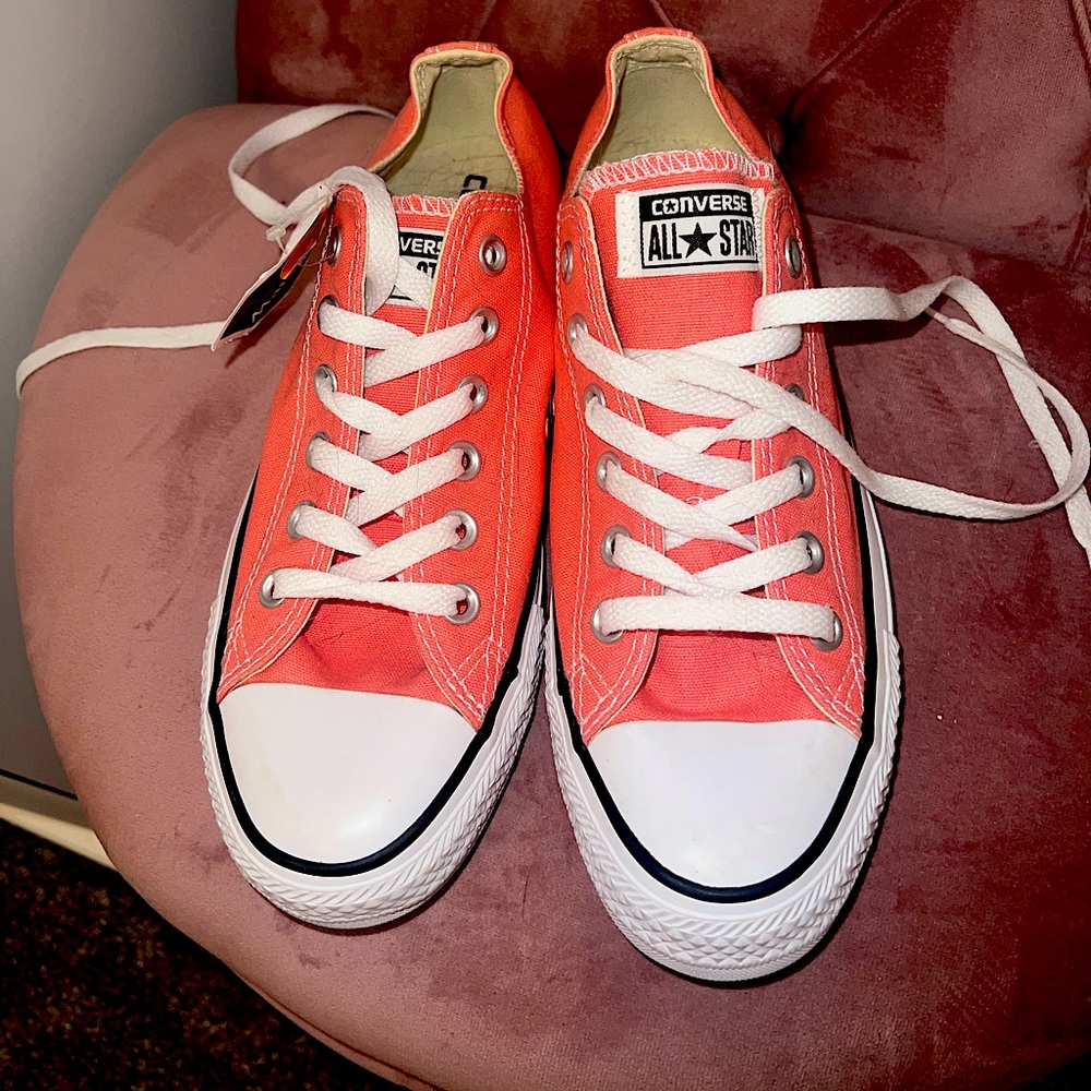 NWT Coral converse sneakers size 8